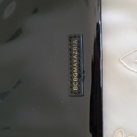 BCBGMaxAzria Black Plastic Envelope Evening Purse with a Single Magnetic Snap - Picture 3 of 12